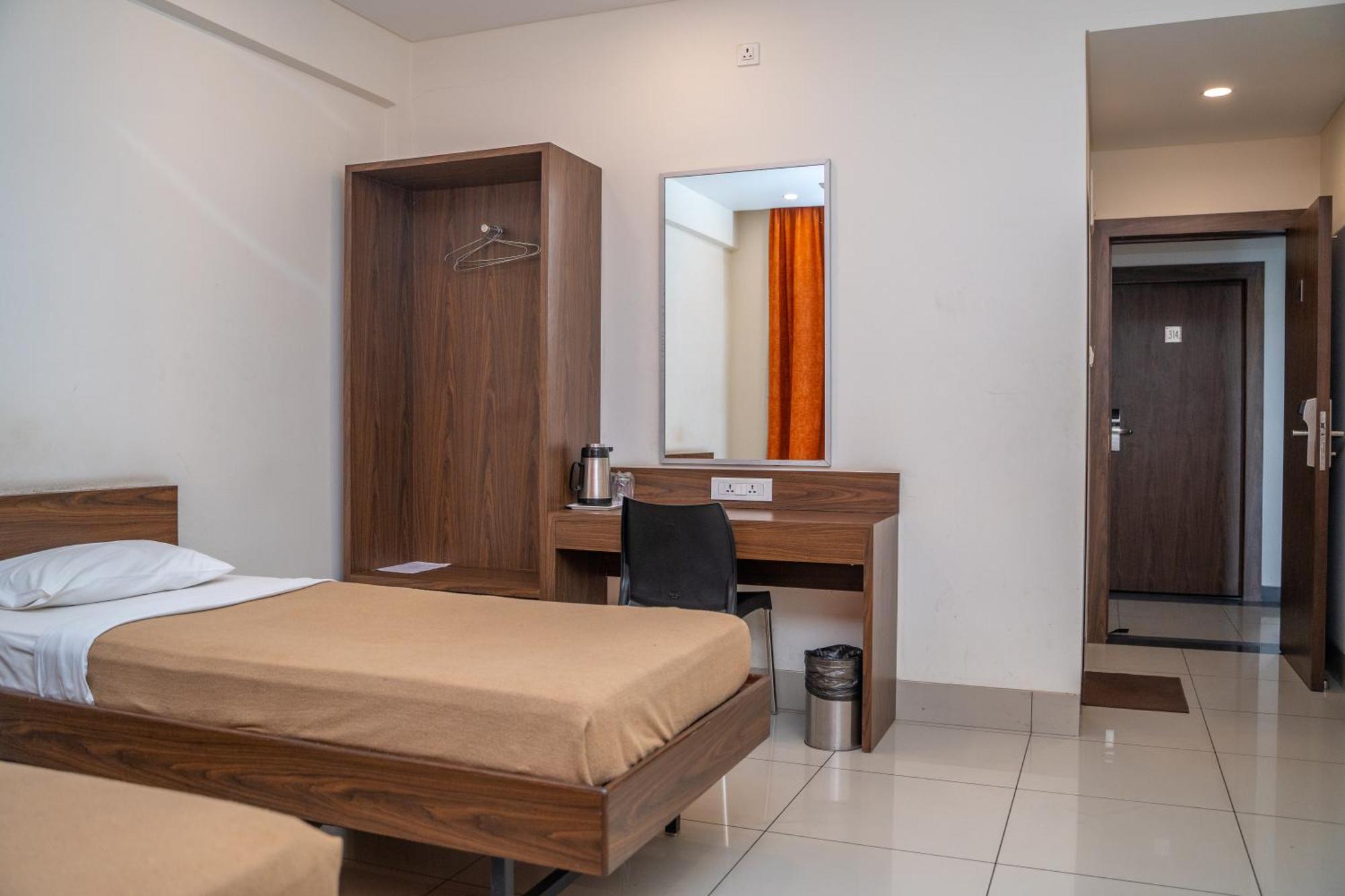 Hotel Dreamland Pune Esterno foto